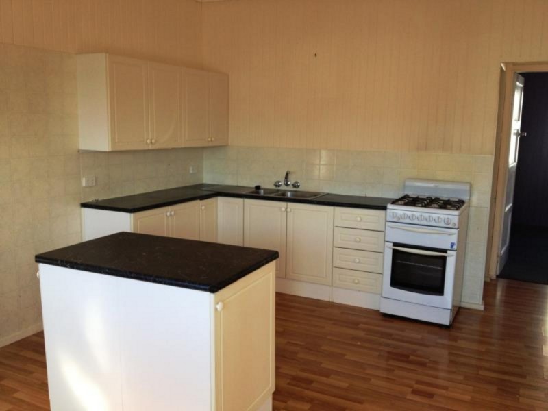 298 Waterloo Street, Berserker QLD 4701